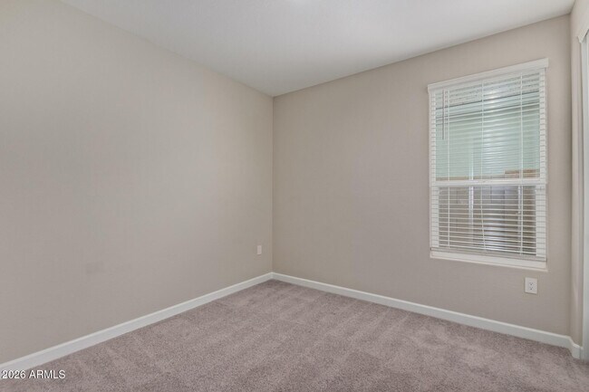 Building Photo - 2035 E Northwood Dr