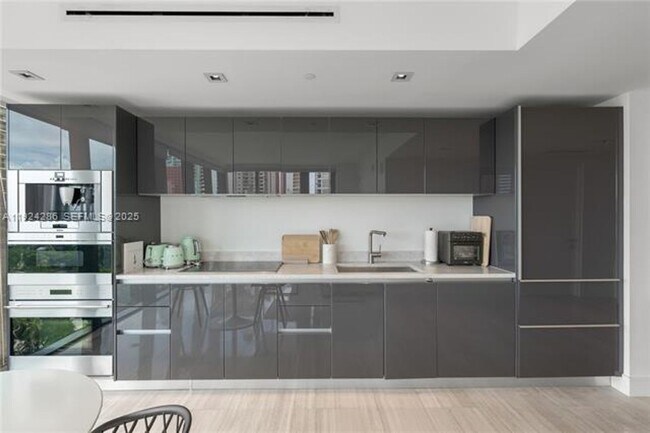 Building Photo - 1451 Brickell Ave