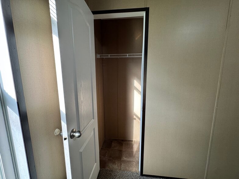 Building Photo - 48580 Pineview Dr