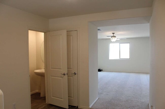 Building Photo - "Spacious 4-Bedroom with 2.5 Baths availab...