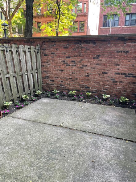 Building Photo - 3710 N Pine Grove Ave