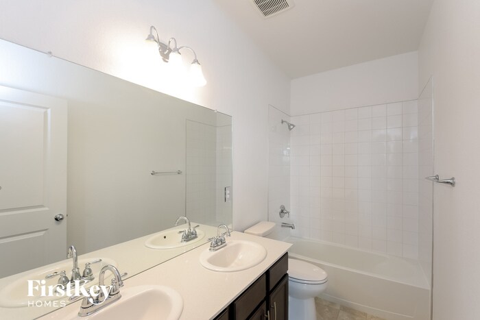 Building Photo - 14643 Normande Dr