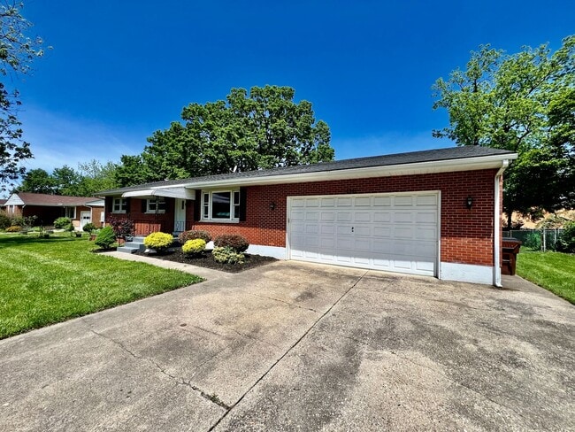 Building Photo - 2501 Elmo Pl
