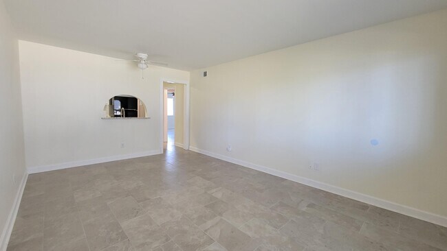 Building Photo - 726 Eglin Pkwy