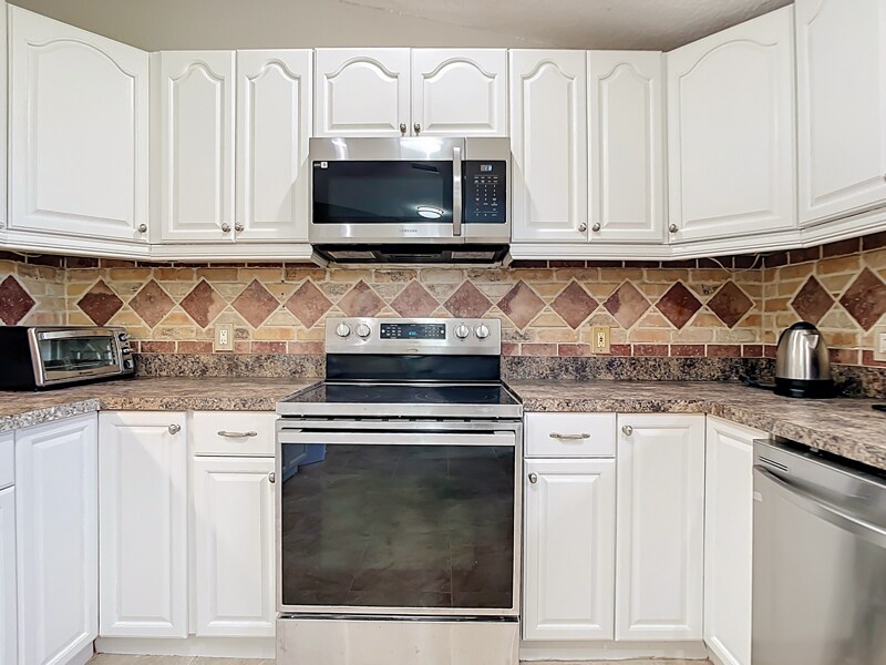 Building Photo - 3255 Jamestown St
