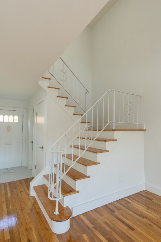 Building Photo - 505 Adams Ln