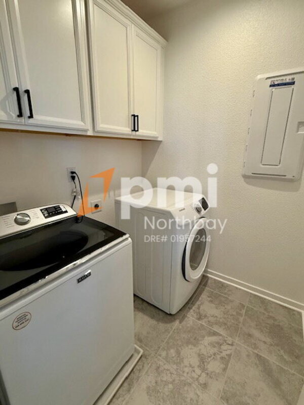 Building Photo - 707 Carnation Dr