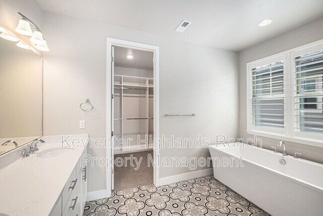 Building Photo - 533 Red Thistle Dr