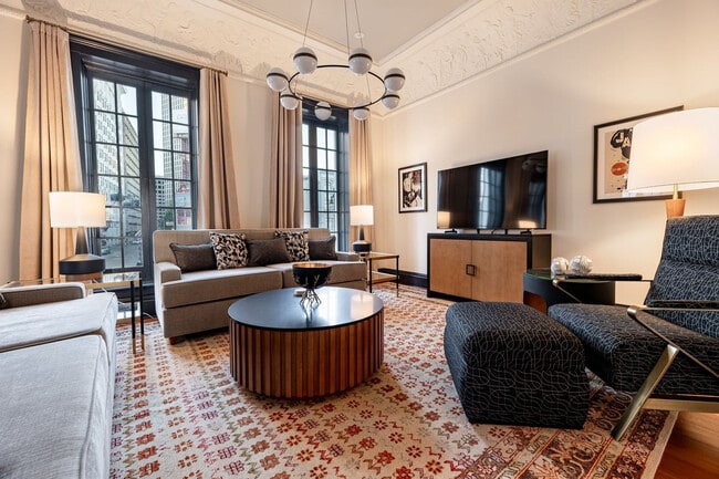 Building Photo - 1011 Canal St