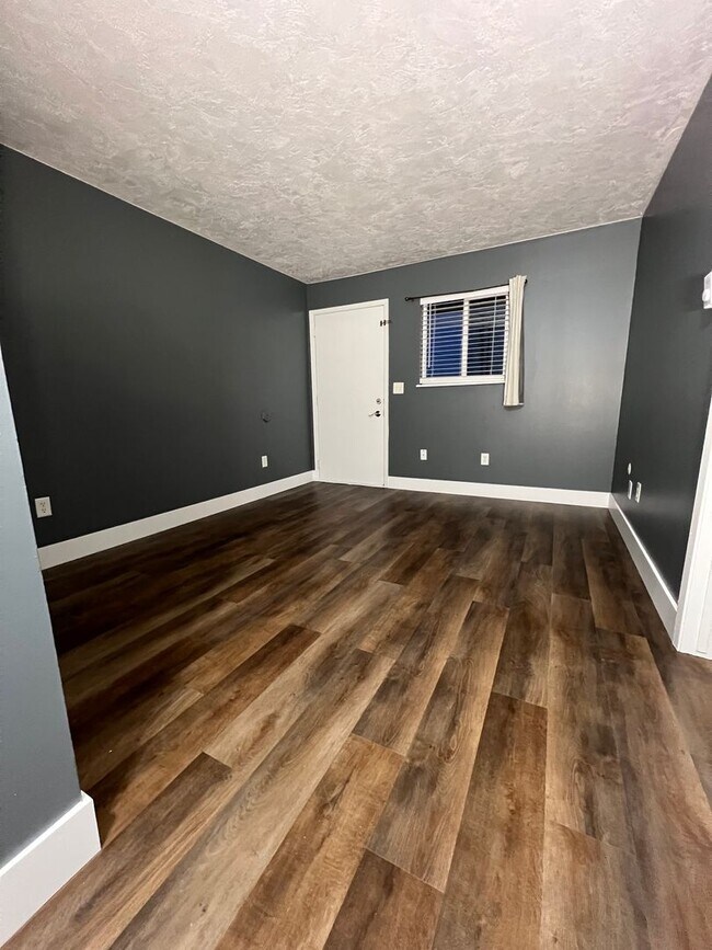 Building Photo - Hendricks Park Place Condo's