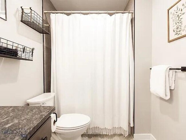 Building Photo - 3 Bd / 2.5 Bath Townhome