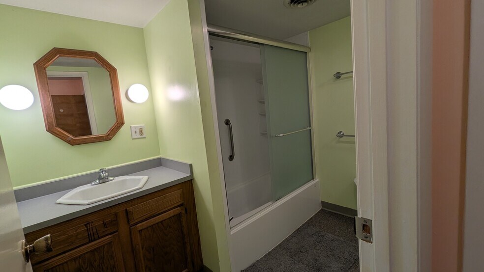 Bath - 143 Campbell Ave