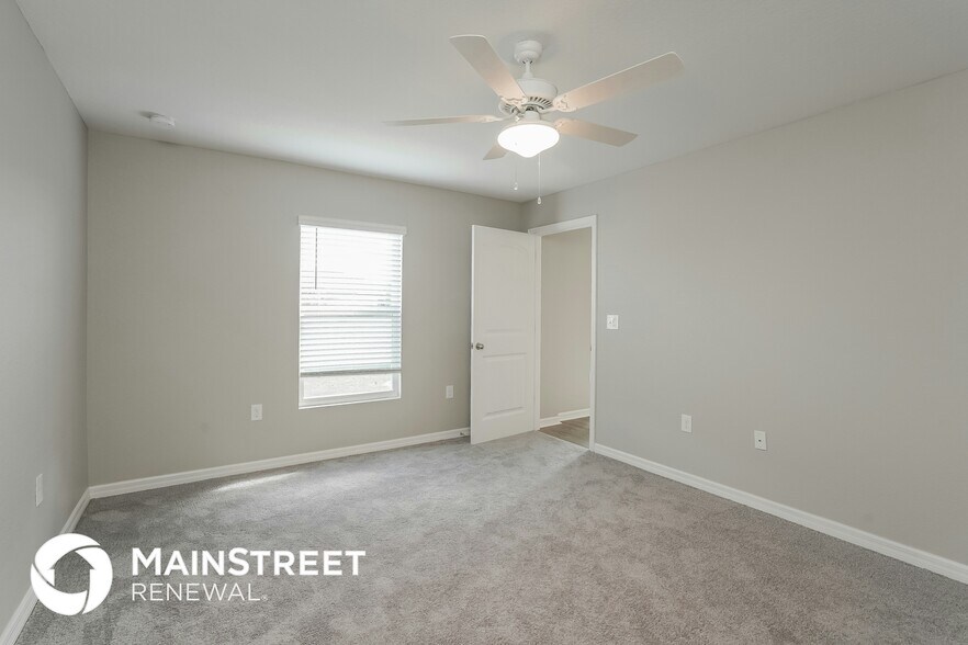 Building Photo - 4109 NE 9th Pl