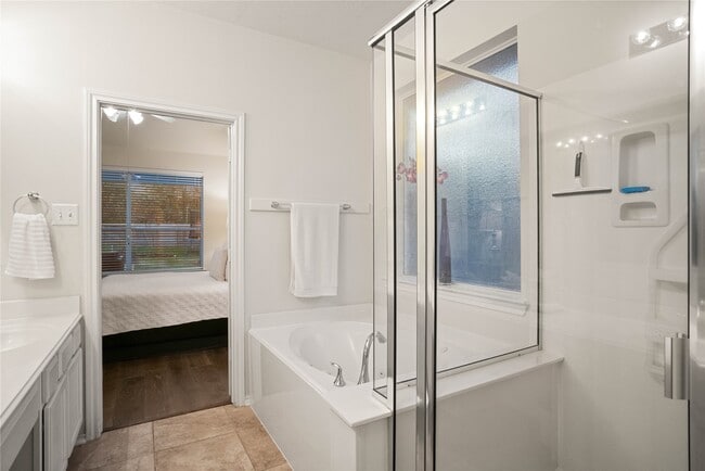 Building Photo - 131 N Hawkhurst Cir