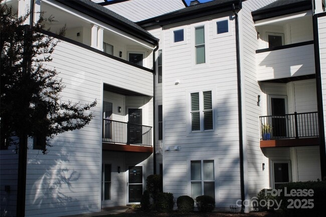 Building Photo - 18749 Vineyard Point Ln