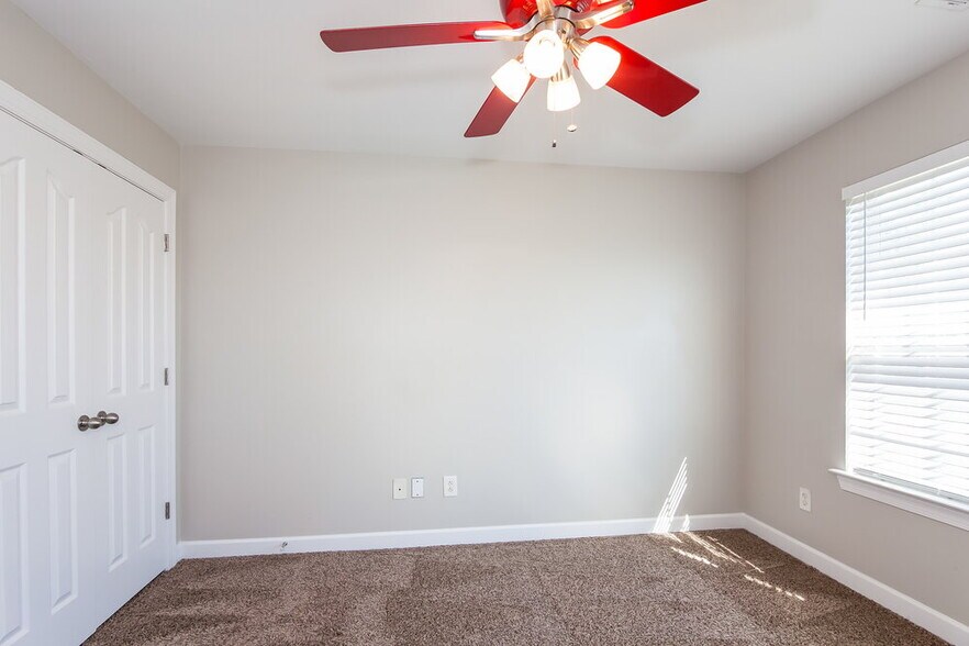 Building Photo - 2870 Island Point Dr NW