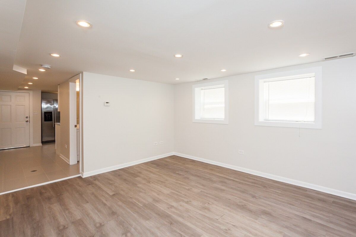 Building Photo - 3604 W Roscoe St