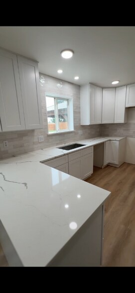 Building Photo - 305 E Inglewood Dr