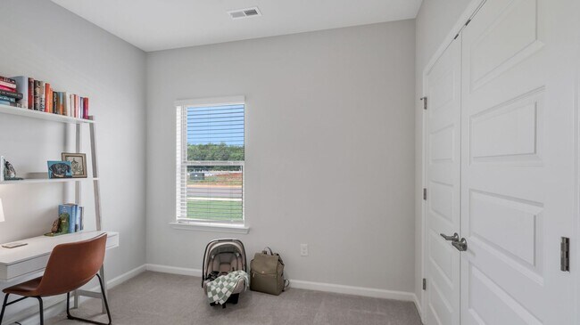 Building Photo - Like-new 4BR/3BA home in desirable St. Cla...
