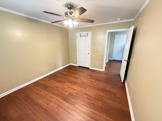 Building Photo - 1bed/1ba duplex downtown Landis very Nice condition
