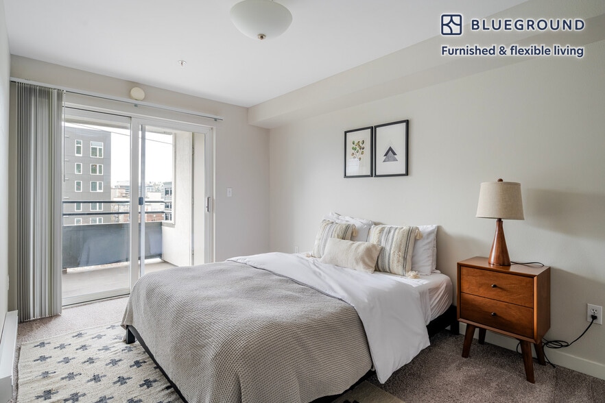 Building Photo - 526 Yale Ave N