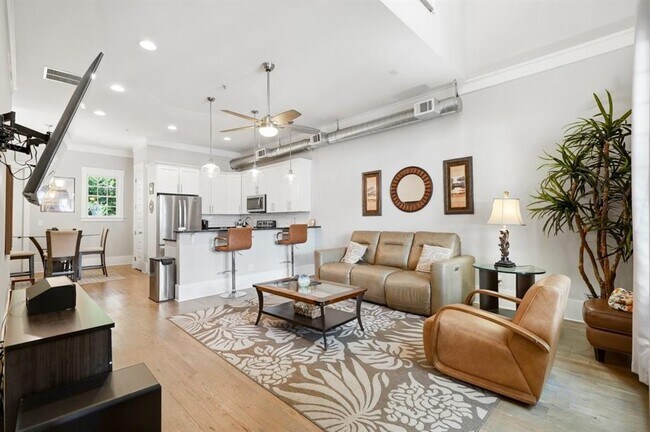 Building Photo - 3371 Dogwood Dr
