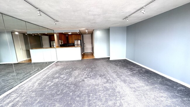 Building Photo - 720 W Gordon Terrace
