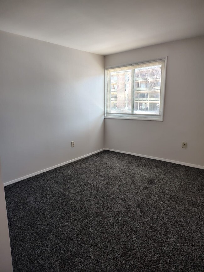 Building Photo - 7208-72C2 Donnell Pl