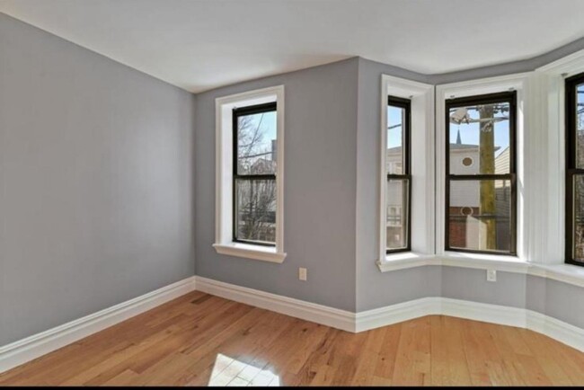 Building Photo - 532 38th St
