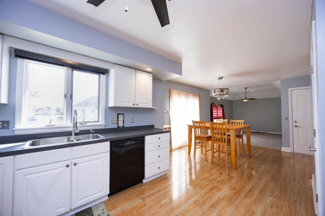 Building Photo - 2654 Ferchen St