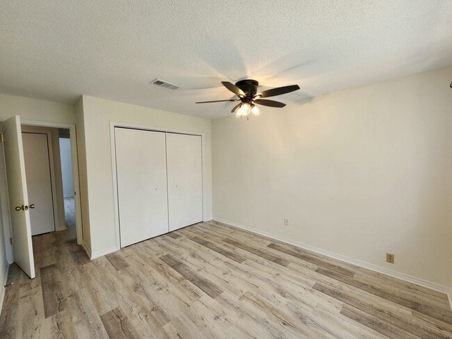 Building Photo - Gulf Shores 2/1.5 condo at Country Club Village