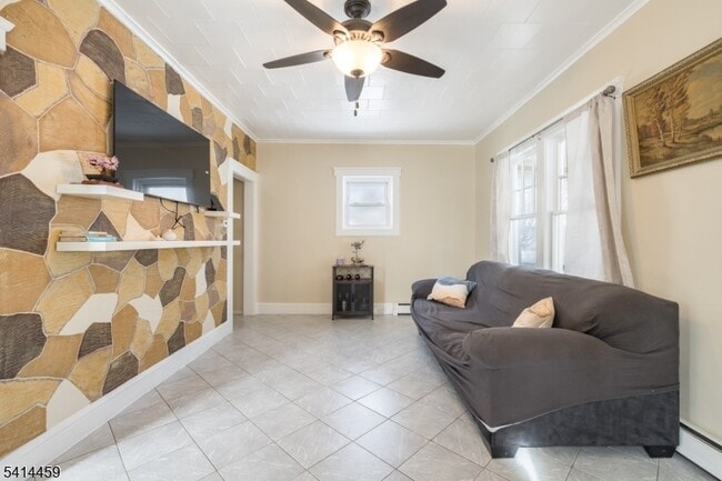 Building Photo - 529 Ainsworth St