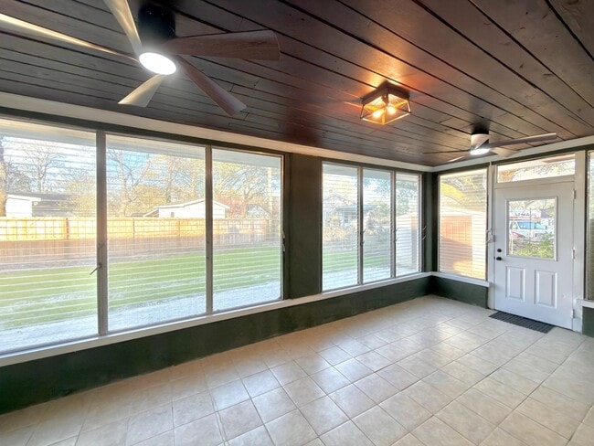 Building Photo - 1216 Eastwood Ave