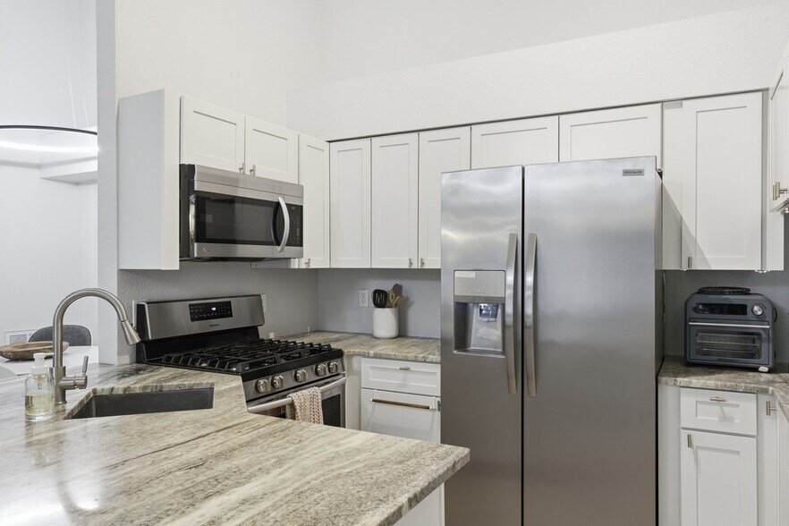 Building Photo - 13810 Sutton Park Dr N