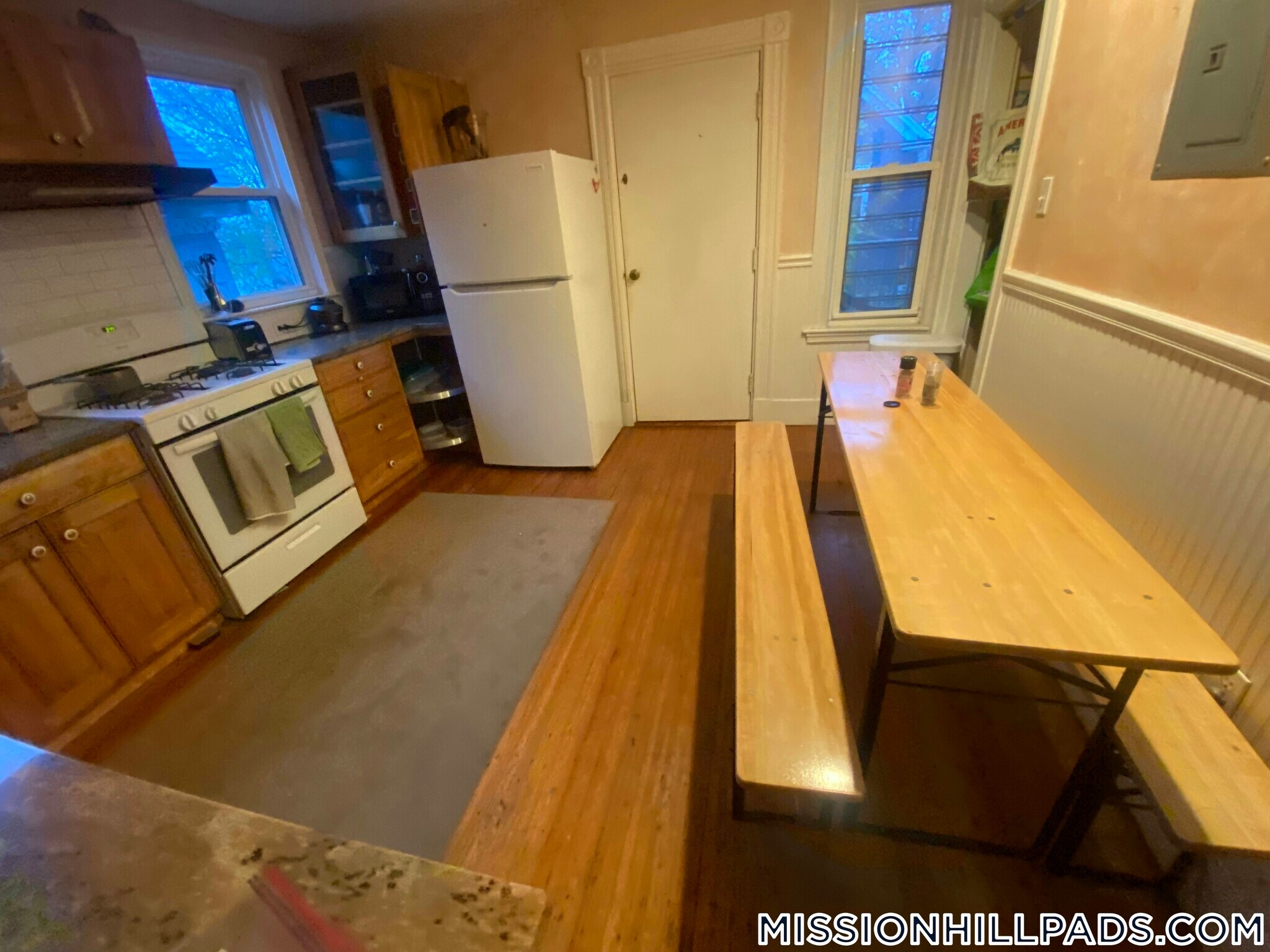 Building Photo - 10 Sachem St