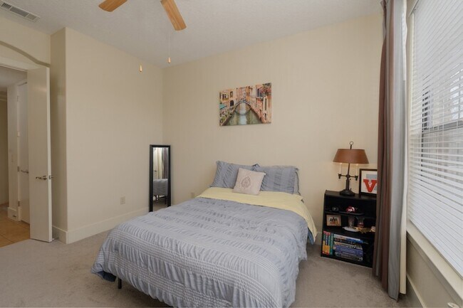 Building Photo - 2600 Hillsboro Pike