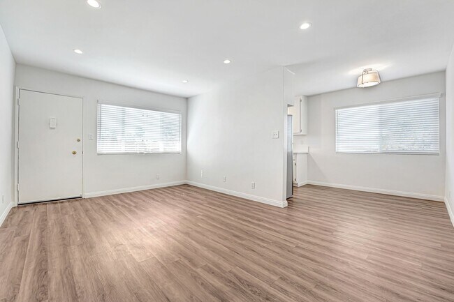 Building Photo - 422 Hill St