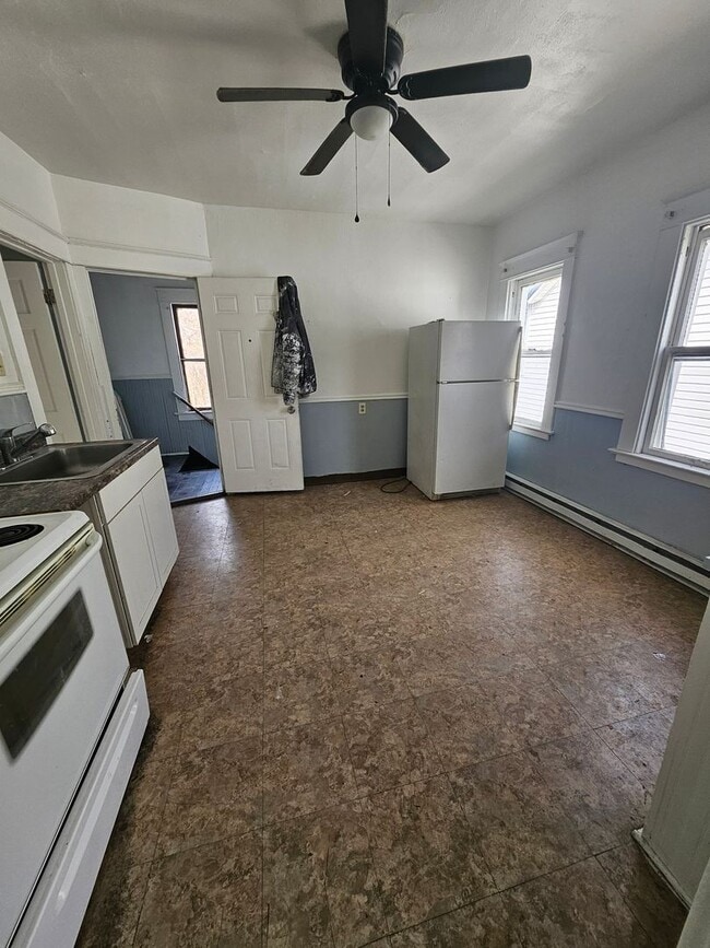 Building Photo - Upper 2 bedroom unit lower east side