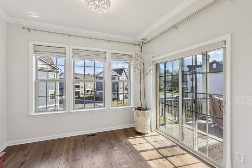 Building Photo - 21 Dahlia Dr
