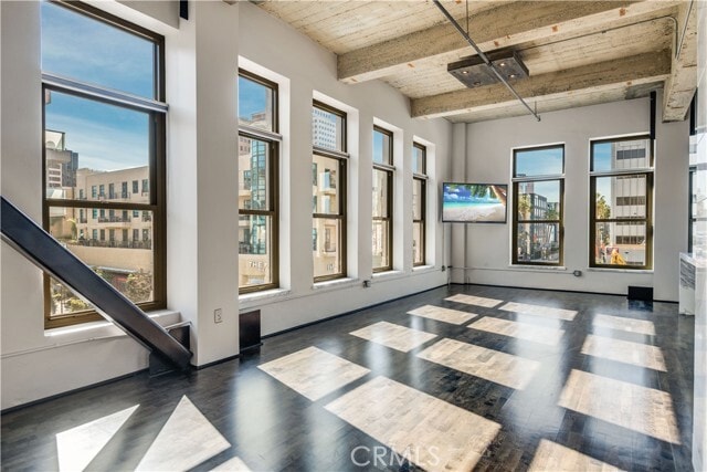Building Photo - 207 E Broadway