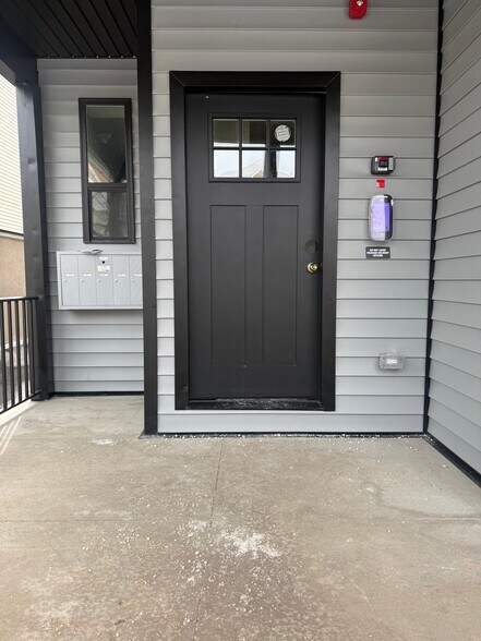 Building Photo - 456 Ellison St