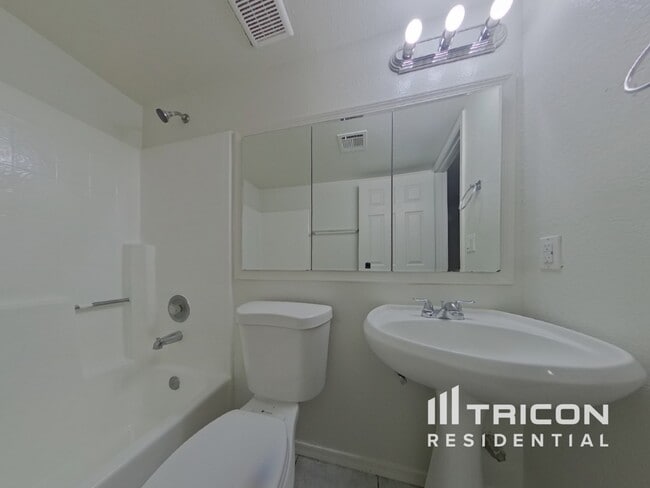 Building Photo - 9343 W Mission Ln