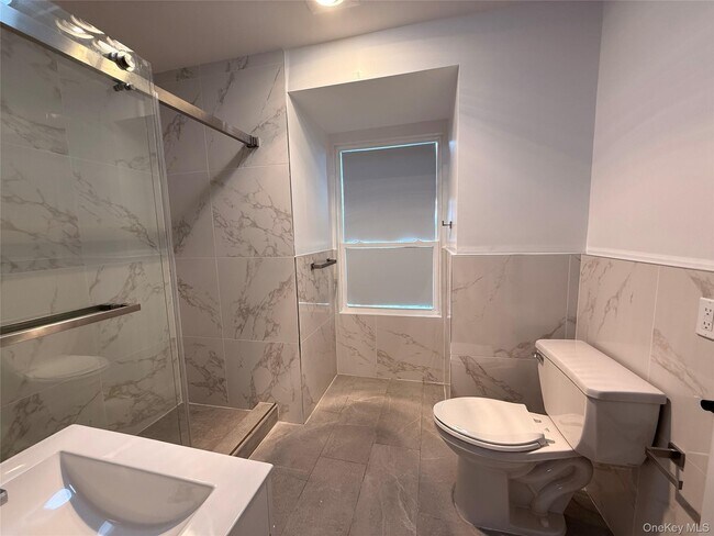 Building Photo - 222 Primrose Ave