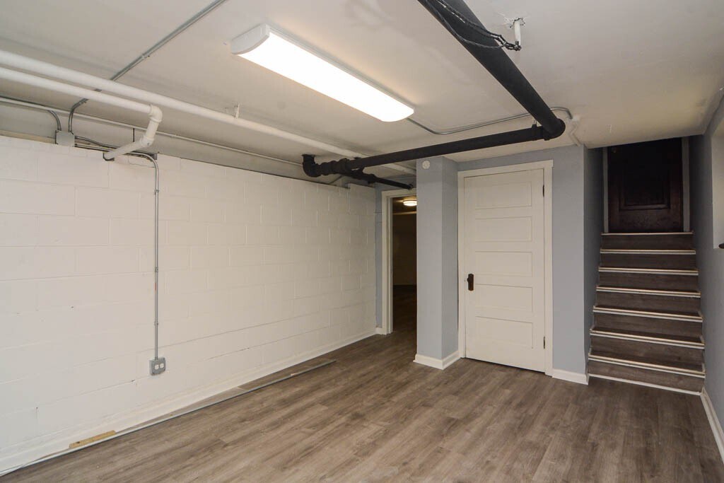 Building Photo - 5534 N Artesian Ave