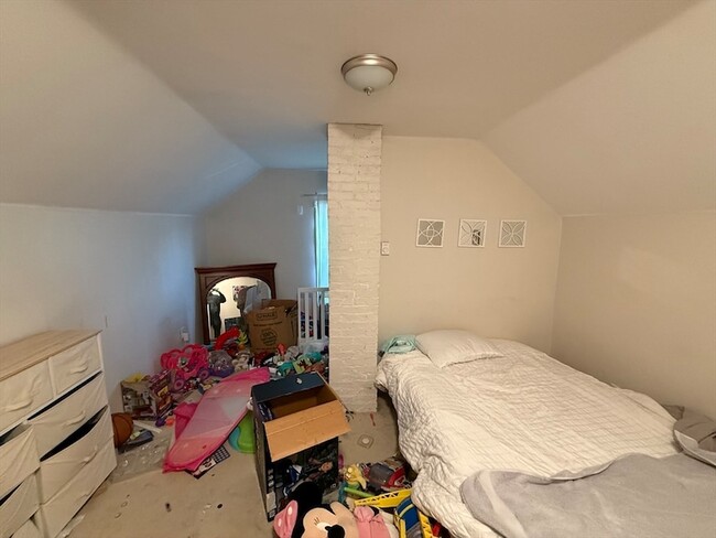 Building Photo - 76 Fowle St
