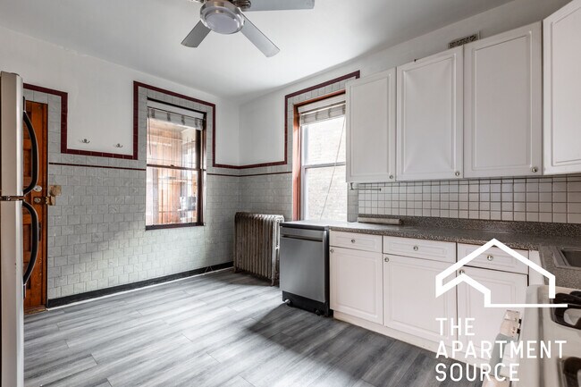 Building Photo - 2042 W Armitage Ave