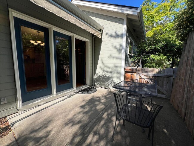 Building Photo - Gardener's Dream!  2 Bedroom house on quiet corner lot