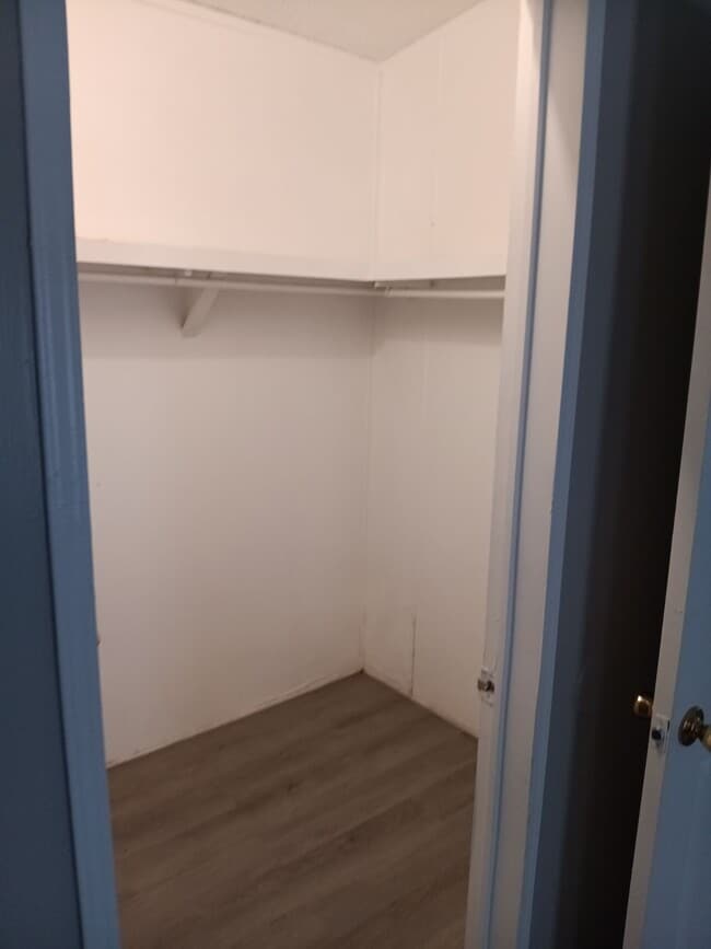 Building Photo - 325 E Jewett Ave