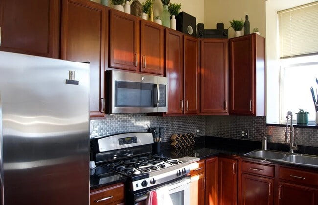 Building Photo - 949 N Willard Ct