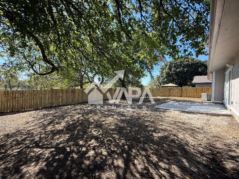 Building Photo - 9318 Adams Hill Dr